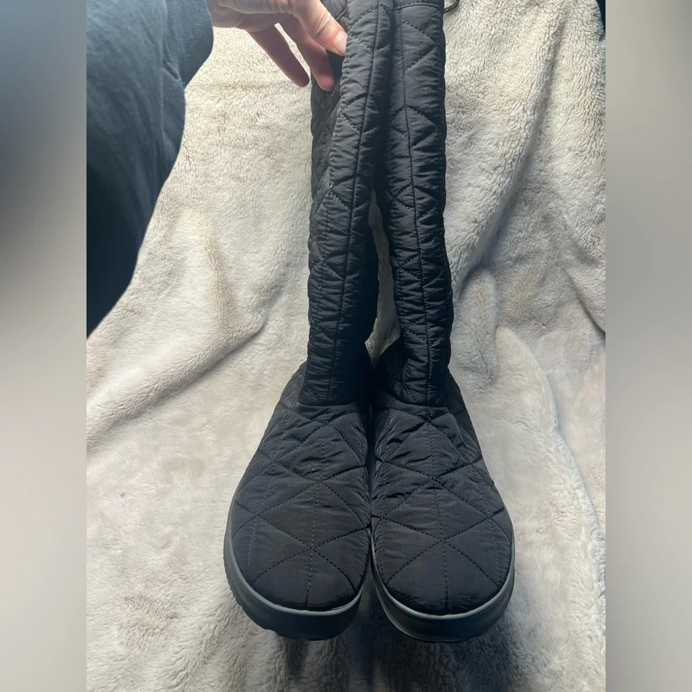 Bogs Women's Snowday Tall Boot Size 11 no insoles